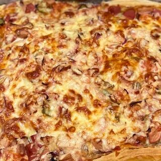 Пицца из слоеного теста с огурцами