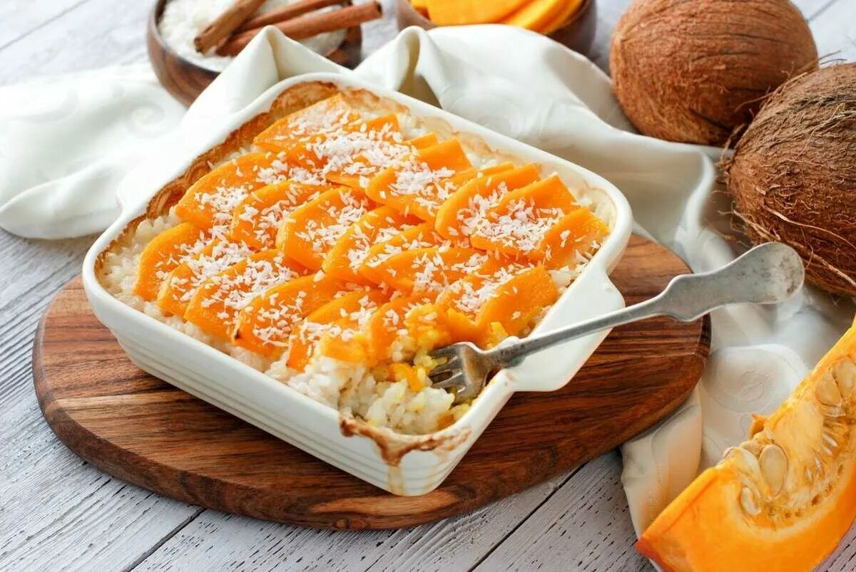 Тыква молоком духовке. Тыква молоком духовке. Каша рисовая с тыквой в духовке. Тыквенная каша в тыкве в духовке. Каша с тыквой.