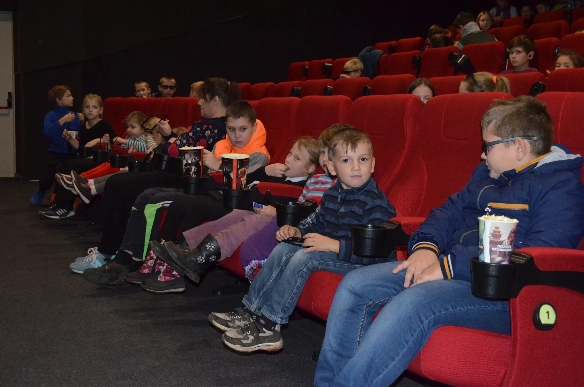 Терриконник сланцы. Террикон сланцы кинотеатр афиша. Террикон сланцы кинотеатр афиша. Г. Сланцевские терриконы.