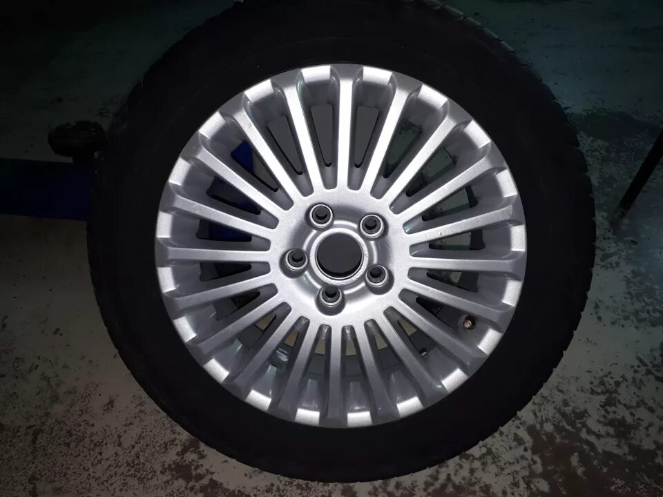 Диски ford escape 1. Gt2ea диски ford. Форд фокус 2 на колесах титаниум. Литые диски на форд фокус 2. Диски на форд 2 авито.