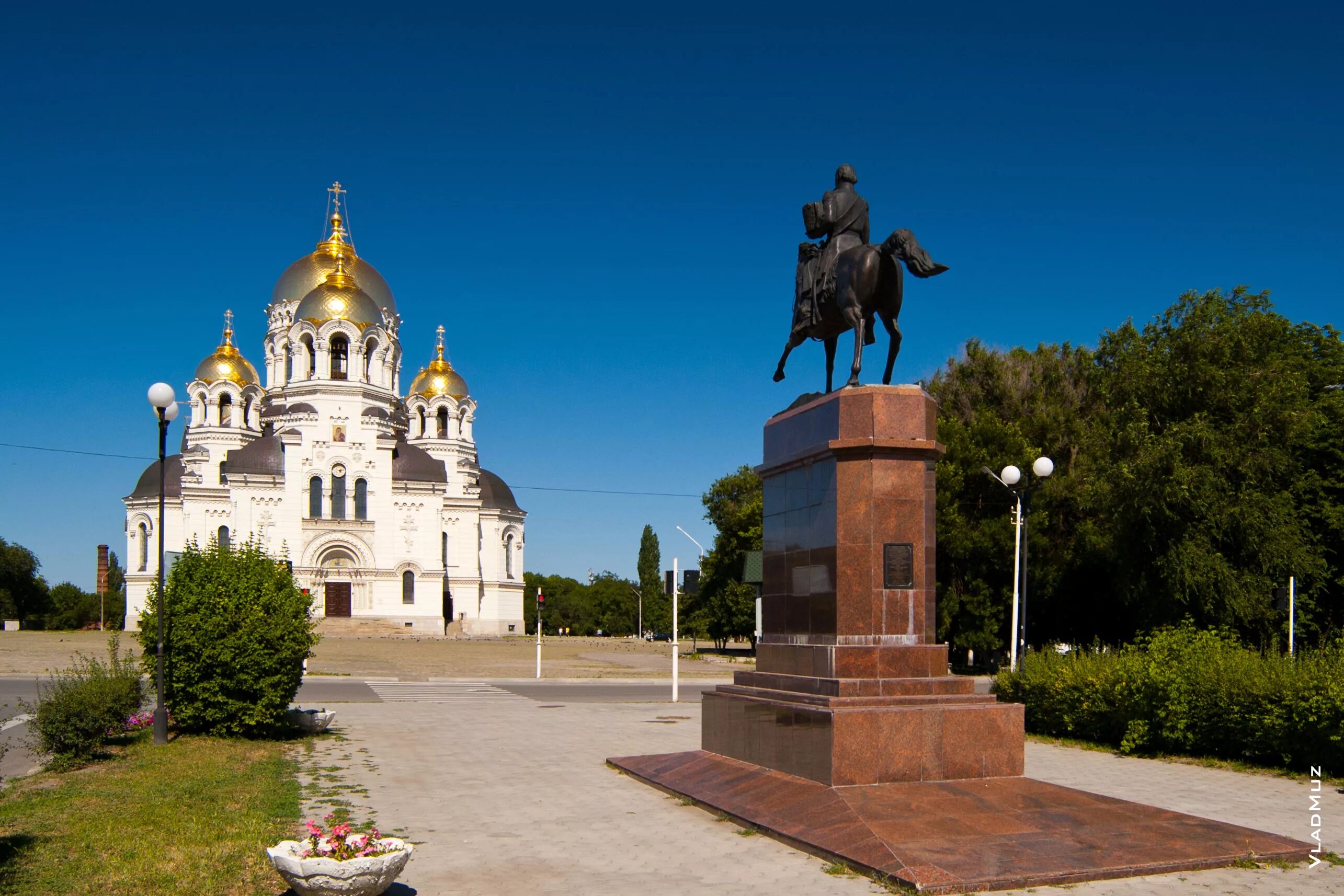 Города россии ростовской области. Новочеркасск столица Донского казачества. Достопримечательности Новочеркасска Ростовской. Новочеркасск достопримечательности города. Памятник Платову в Новочеркасске.