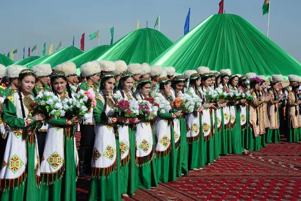 Сколько туркмен. Праздник капля воды крупица золота в Туркменистане. Новруз в Туркменистане. Национальные праздники Туркменистана. Туркменистан население.