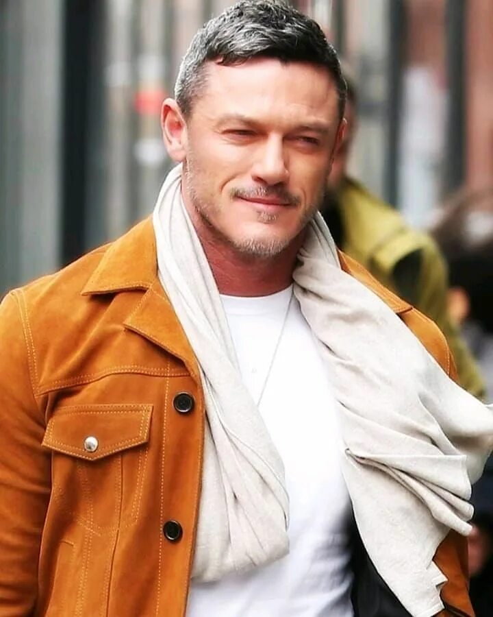 Luke evans. Люк Эванс. Люк Эванс 2020. Люк Эванс 2021. Люк Эванс 2022.