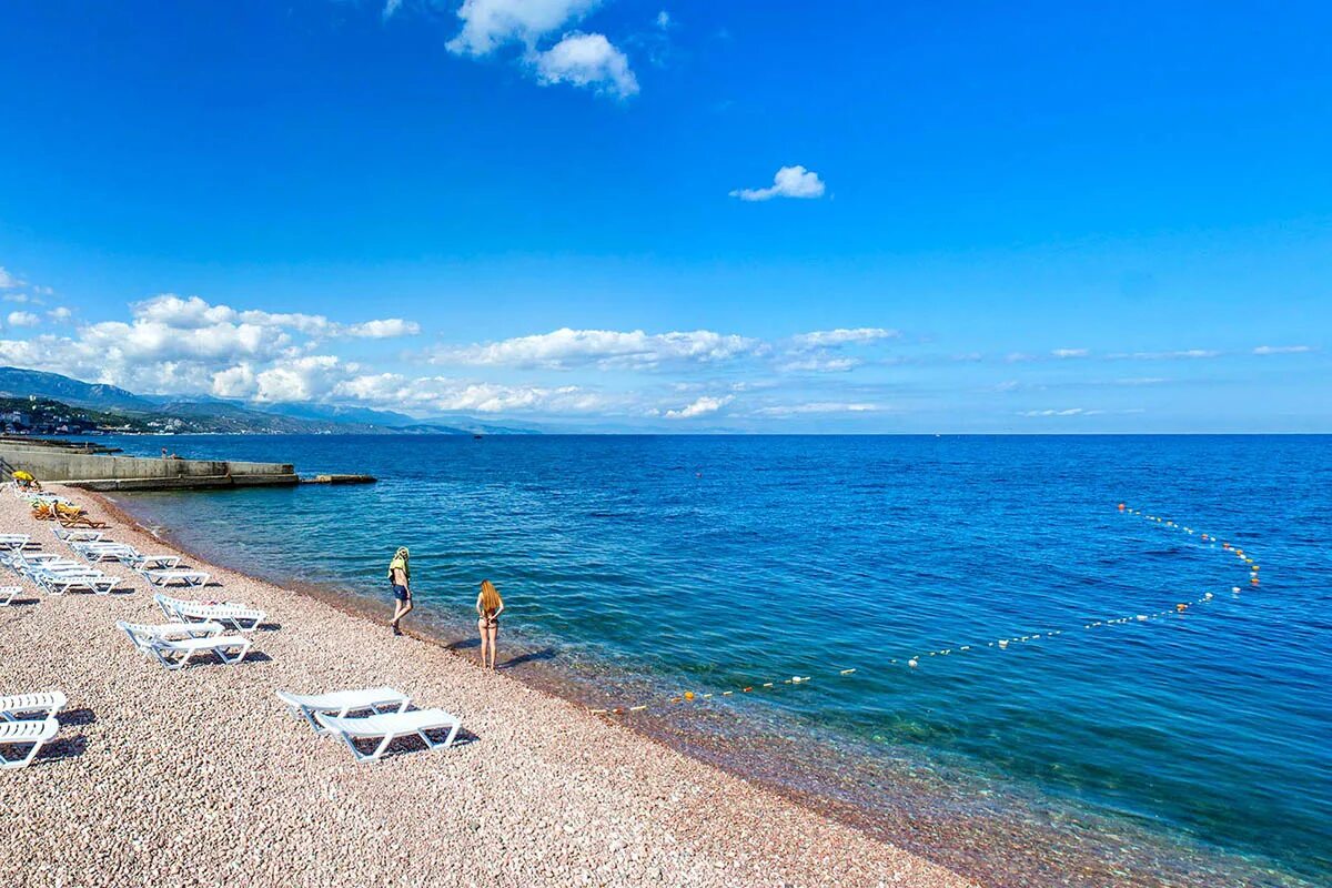 Пиро алушта что это. Усадьба Приморский парк Алушта. Крымский берег Алушта. Алушта Крым пляж. Пляжи Крыма Алушта 2022.