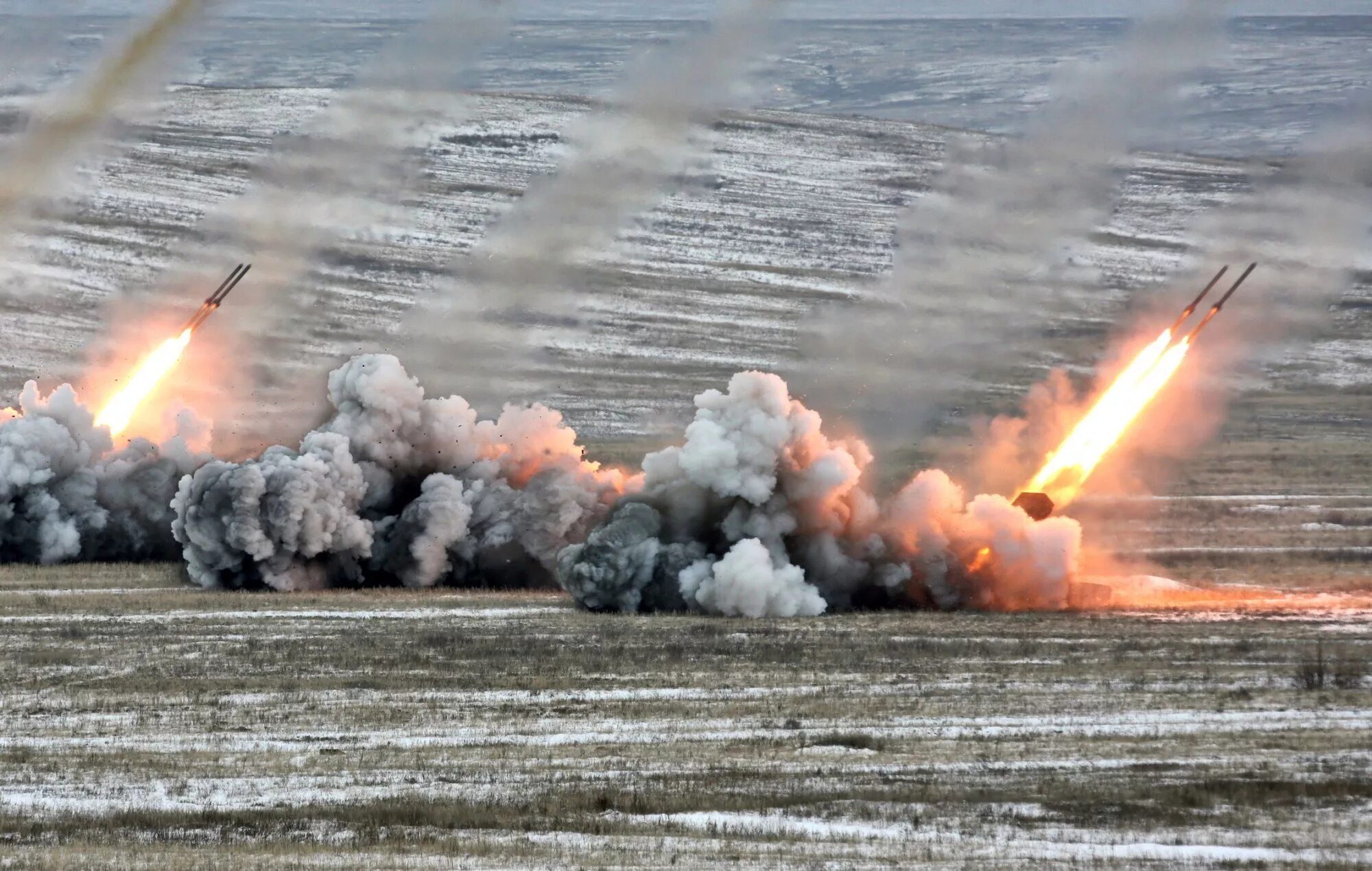 ТОС 1а Солнцепек Азербайджан. ТОС-1а Солнцепек залп. Огнемётная система солнцепёк. Дальность стрельбы ТОС 1а Солнцепек.