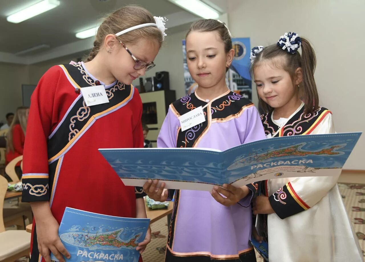 Коренные народы сахалина нивхи. Нивхи народ сахалина. Нивхи (гиляки). Племя нивхов. Коренных малочисленных народы дальнего востока.