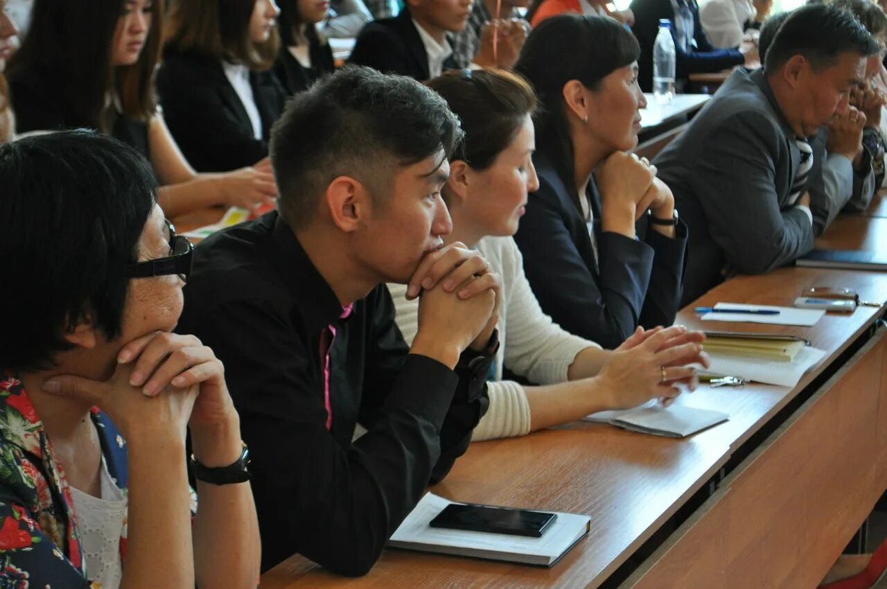 Буряадай гурэнэй университет. Бурятский университет сайт студентов. Бурятский университет сайт студентов. Аудитория всгуту. Шеньян ученики бгу.