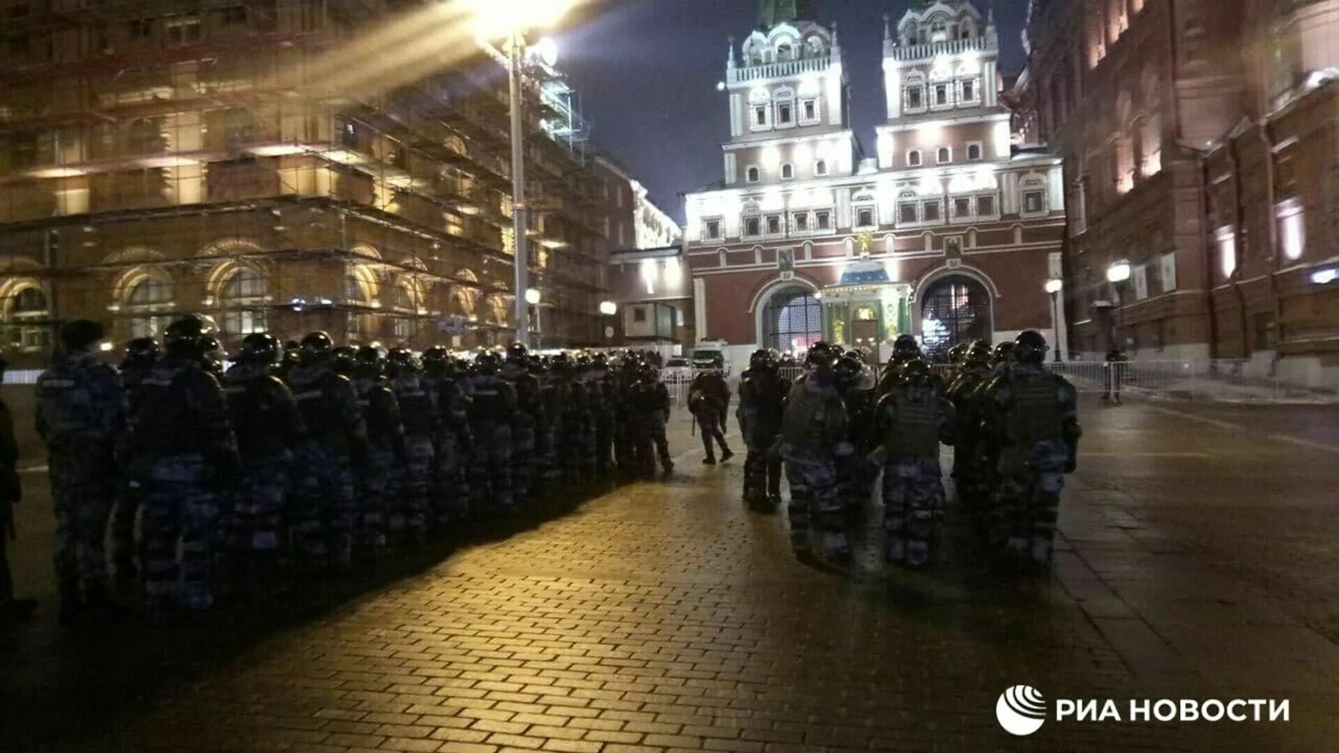 Усиление мер безопасности в москве. Москва протесты ОМОН 2021. ОМОН 2021. Росгвардия на Манежной площади. Массовые беспорядки в Москве.