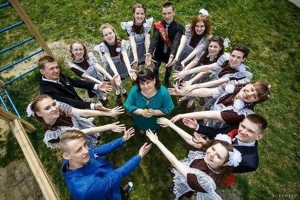 Креативные студенты. Фотосессия коллектива. Дружный коллектив. Идеи для группы класса. Необычная фотосессия в школе.