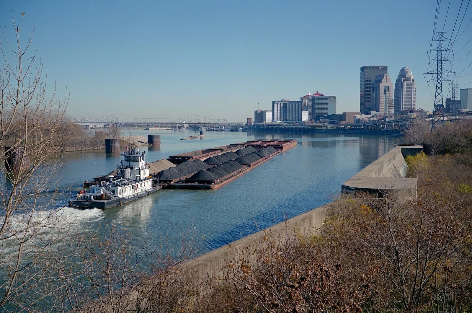 Приток огайо. Луисвилль река Огайо. Река Охио. Река Огайо фото. Огайо река Лагонда.
