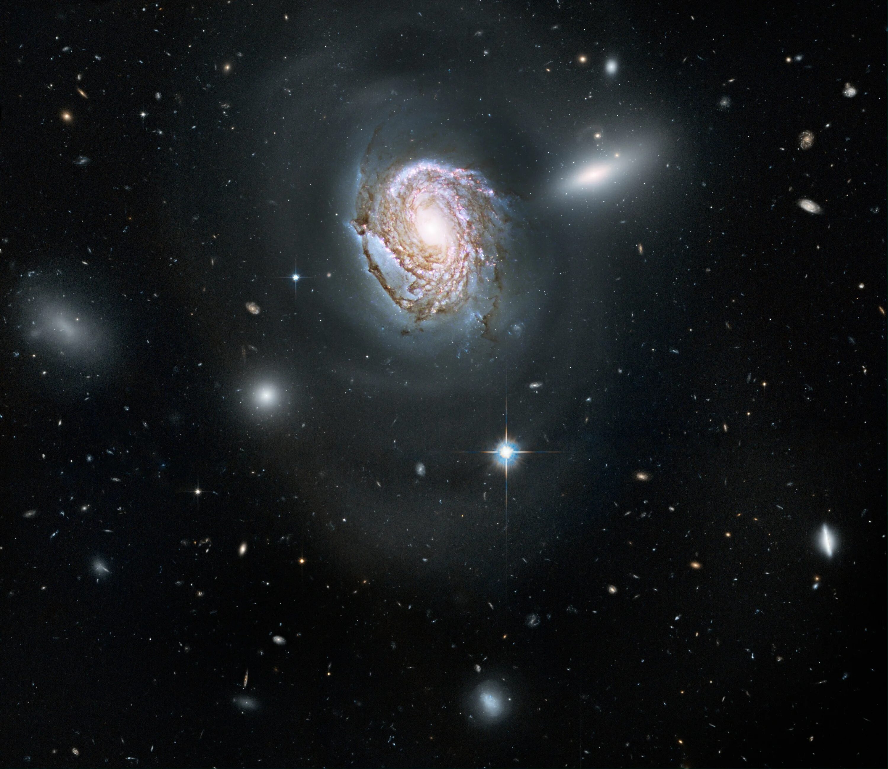 Самый далекий объект. Спиральная Галактика NGC 3982. Галактика волосы Вероники. Сверхскопление галактик волосы Вероники. Галактики в созвездии волосы Вероники.