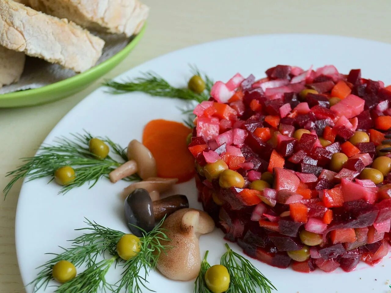 Винегрет с маринованными грибами. Винегрет. салат винегрет ~ 1кг. салат с маслятами. винглет.