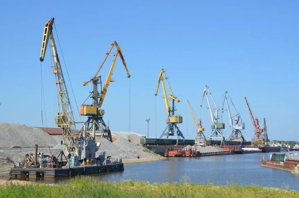 Сургутский речпорт. Тобольский речной порт фото. Речпорт тобольск. Порт сумкино тобольск речной. Оао "тобольский речной порт".