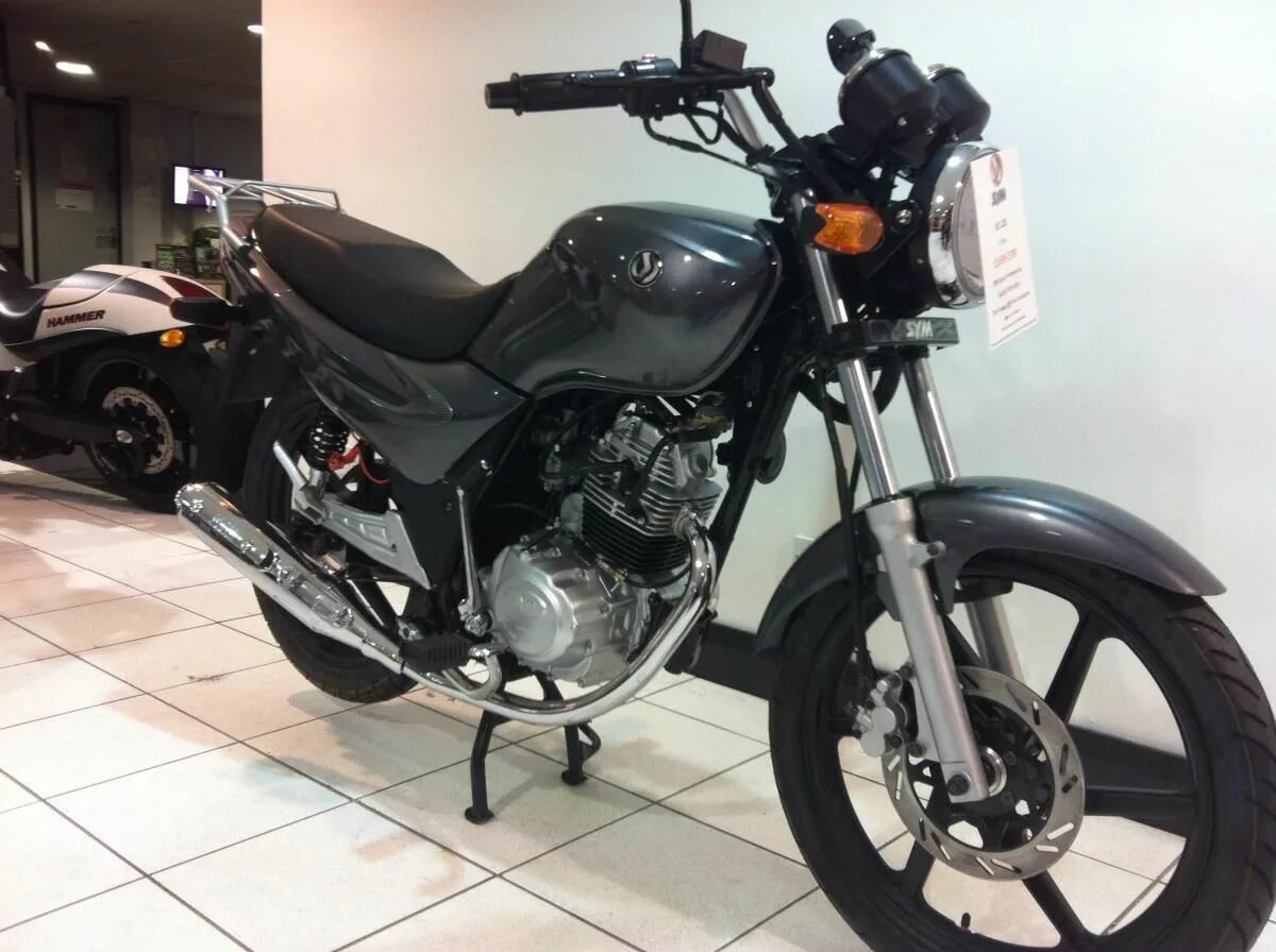 Мотоцикл тайвань sym xs125. Мотоцикл sym xs 125. Фара sym xs 125. Альфа sym xs 125 k. Sym 125 xs красный.