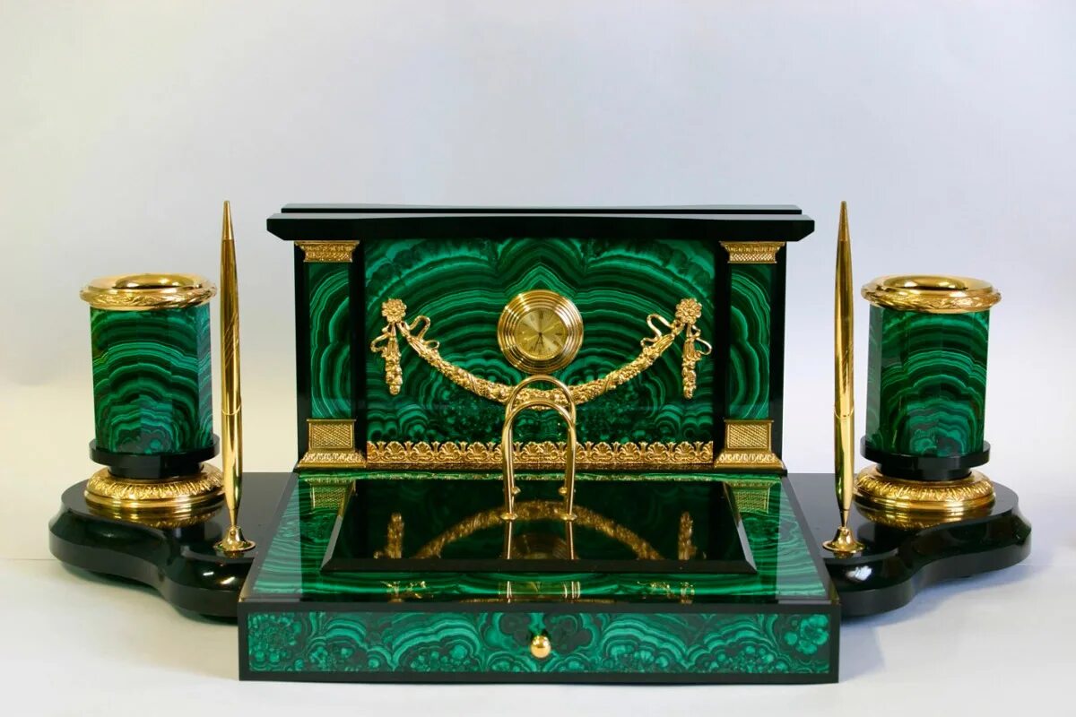 малахитовые изделия (урал). малахитовые поделки. малахитовые поделки. малахит и малахитовая шкатулка. малахит 1200 700.