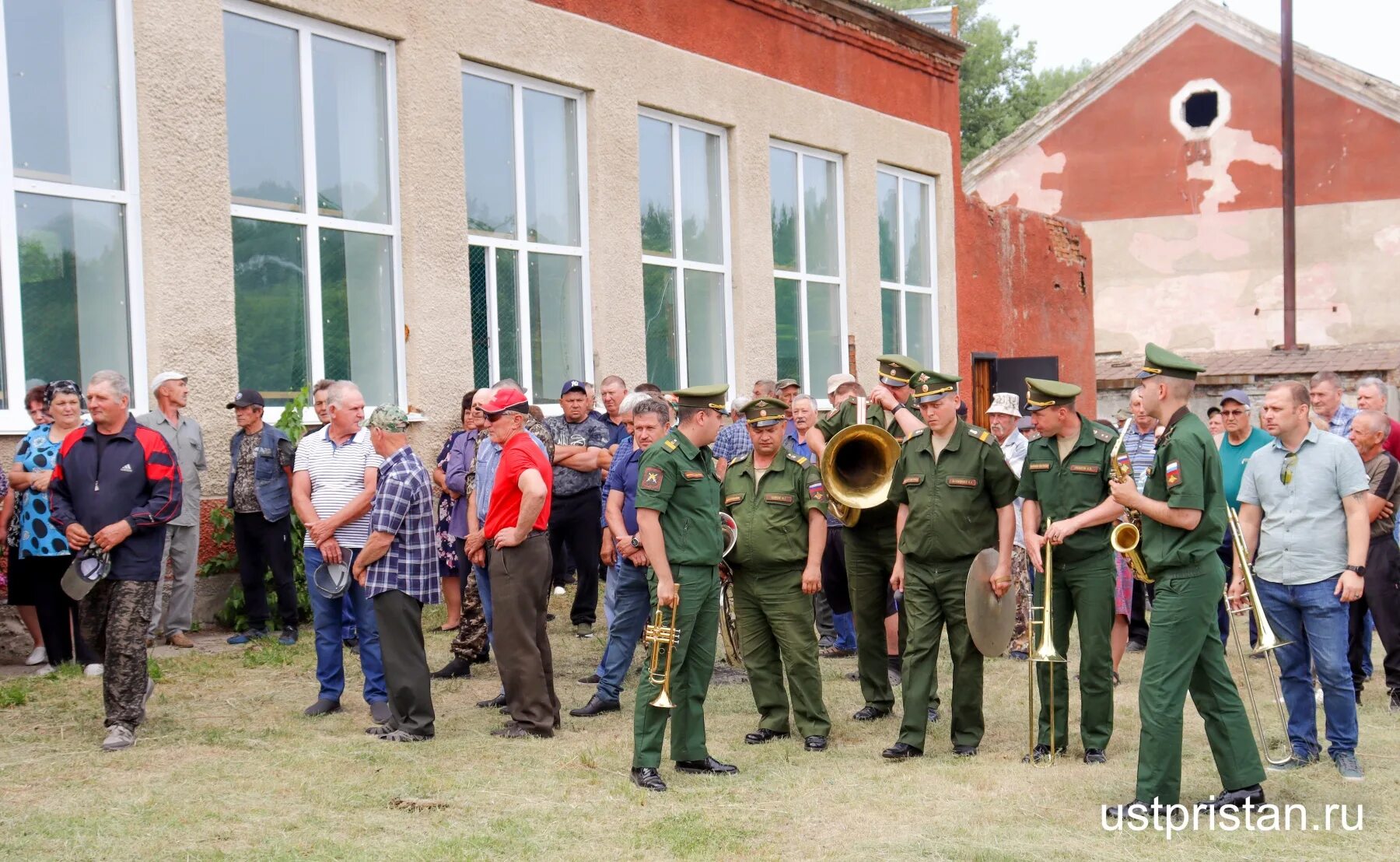 Погода нижнеозерное алтайский край усть пристанский. Нижнеозерное Усть-Пристанского района. Нижнеозерное Алтайский край Усть Пристанский район. Школа с. Нижнеозерное. Авангард армия.