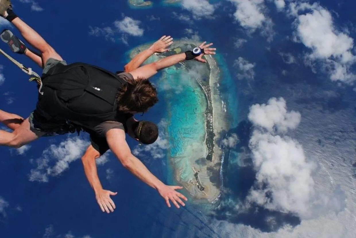 Очень хорошие впечатления. Мальдивы Skydive. Парасейлинг Мальдивы. Прыжок с парашютом над морем. Прыжок с парашютом на Мальдивах.