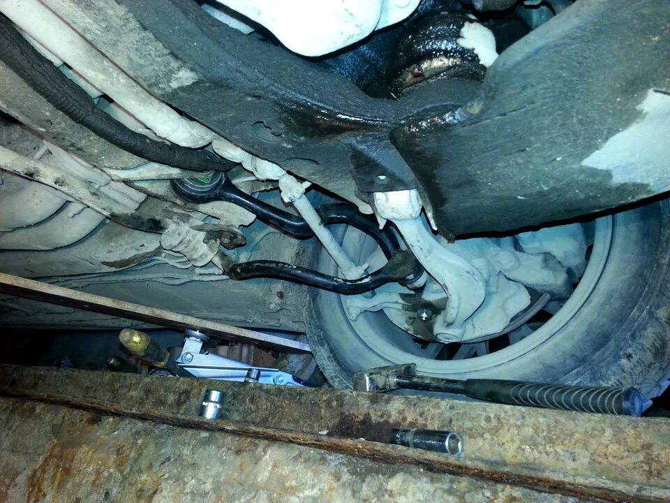 Передняя подвеска БМВ е34. BMW e34 передняя подвеска. Подвеска БМВ е34 перед. Задняя подвеска е34 на машине. Подвеска е34