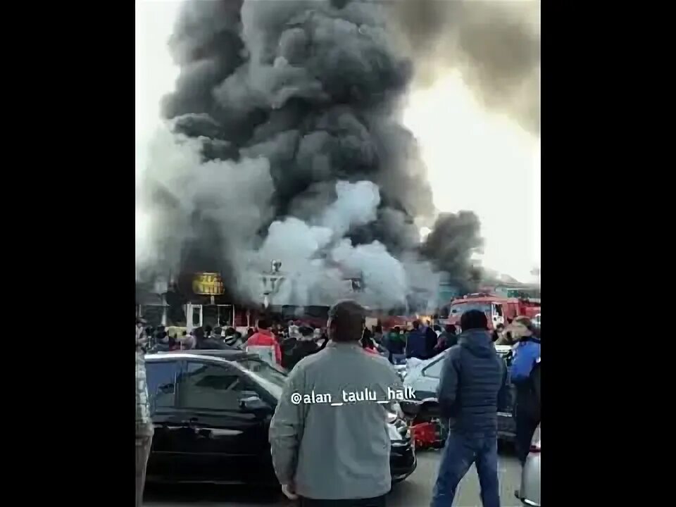 Что происходит в нальчике сейчас. Пожар в Дубки Нальчик. Пожар в Нальчике. Горит рынок Дубки в Нальчике. Пожар в Нальчике сейчас.