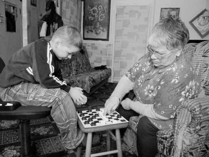 Старушки играют