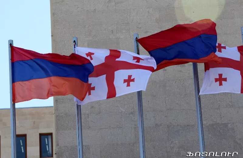 Georgia armenia. Флаг Грузии и Армении. Грузино армянский флаг. Флаг Джавахка армянский. Флаг Грузии и Армении вместе.