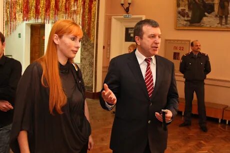 Жена суровикина