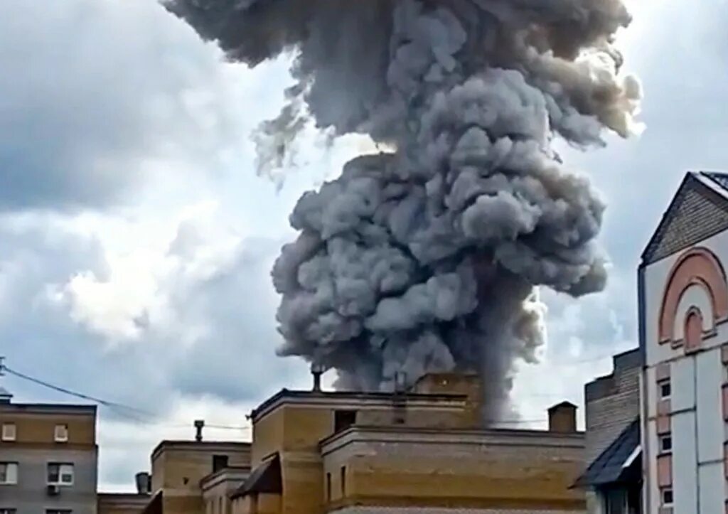 Сергиев Посад завод взрыв. Взрывы на заводах пиротехники. Взрыв на ЗОМЗЕ Сергиев Посад. Новости москва сейчас взрывы