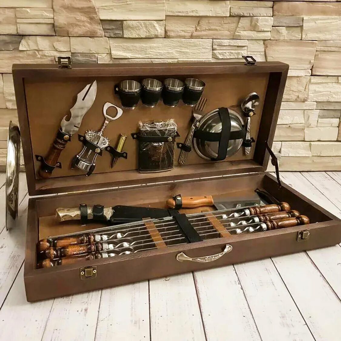 эксклюзивные подарки для мужчин. полезный подарок мужчине. подарок на юбилей мужчине. шашлычный набор д4. походный набор посуды в чемодане.