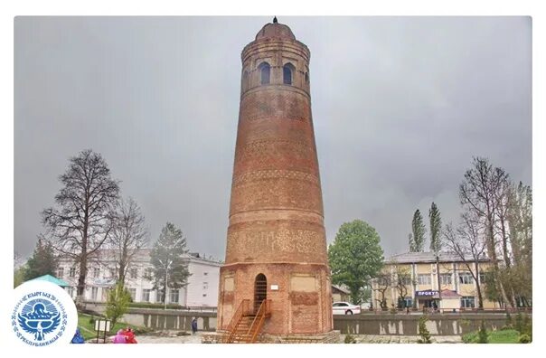 Узген минарет. Минарет в городе Узген. Башня в Узгене. Мунара Узген Киргизия.