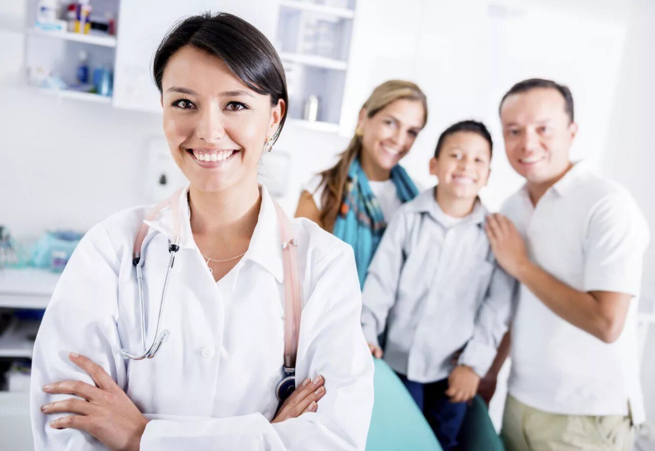 Здоровый пациент. Семья медицина. Семья у врача. Счастливая семья. Медсестра и семья.