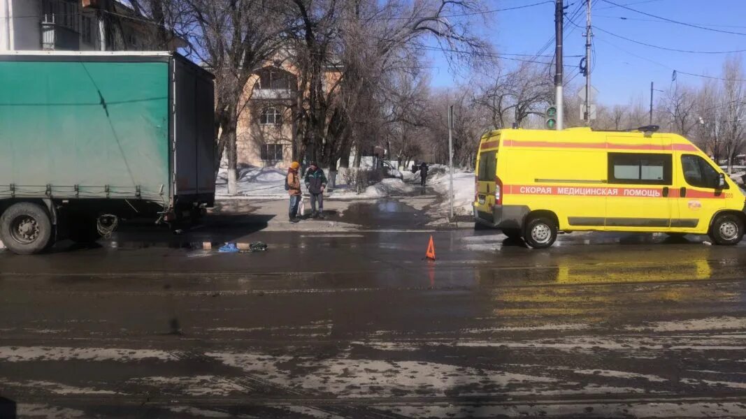 Сбили пешехода Саратов заводской. Авария в Саратове сегодня в Заводском районе азинп. Главная дорога 23.03 2024