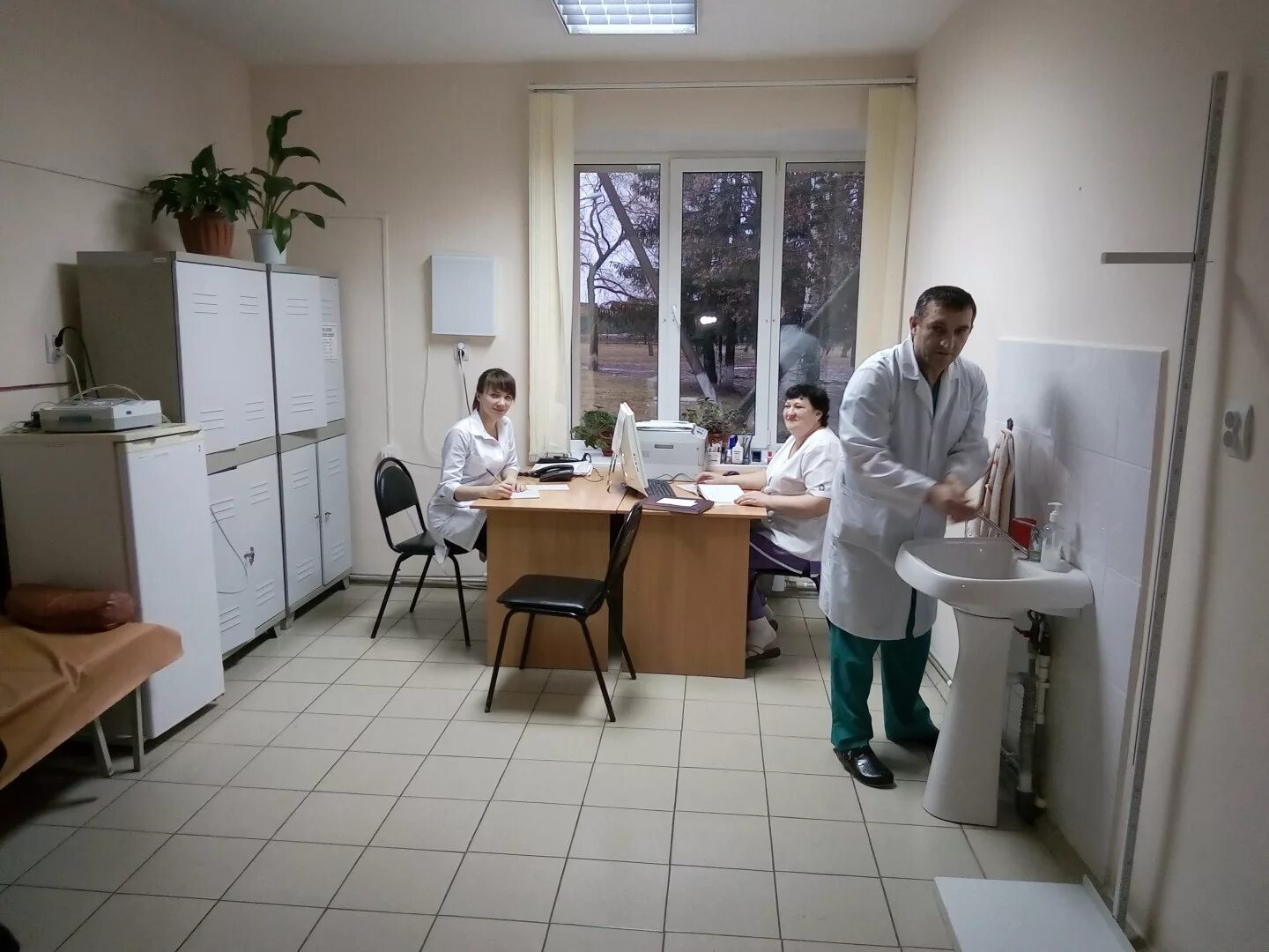 Инфекционная больница адлер. Гуз нерчинская црб больница. врач приемного отделения. сотрудники приемного отделения. приемное отделение црб.
