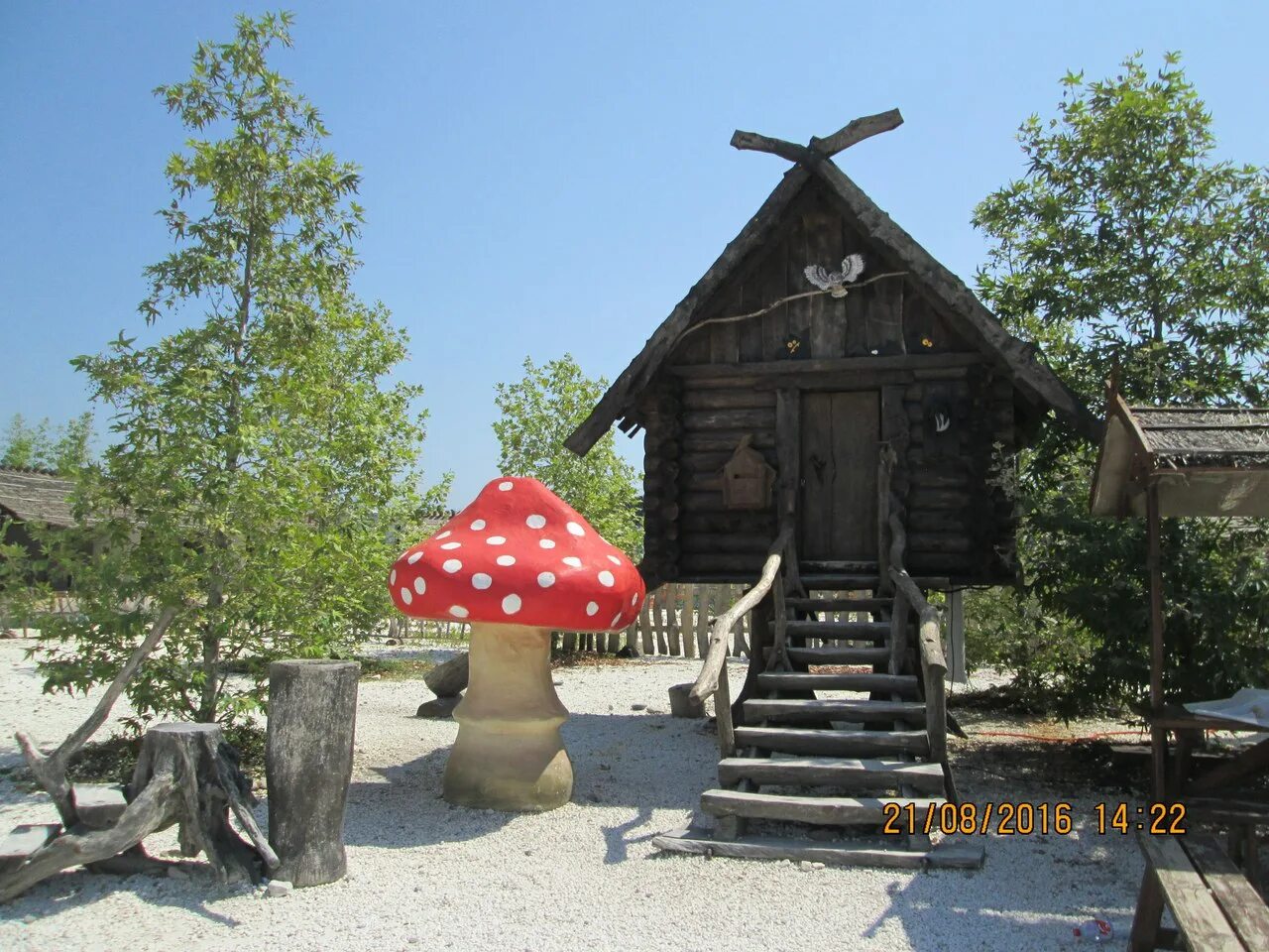 Парк лога избушка бабы яги. Парк лога избушка бабы яги. Резиденция бабы яги в сочи парке. Резиденция бабы яги в сочи парке. Парк баба яга.