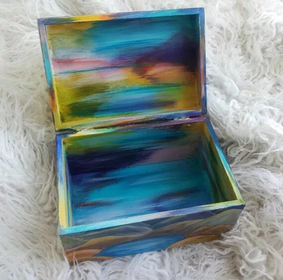 Painting box. Ящик для гуаши. Коробочка для гуаши. Коробка Раскрашенная гуашью. Покрасить шкатулку акриловыми красками.