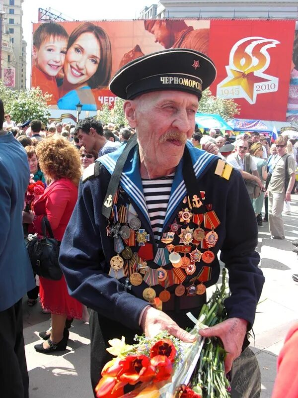 С дедом на парад минус