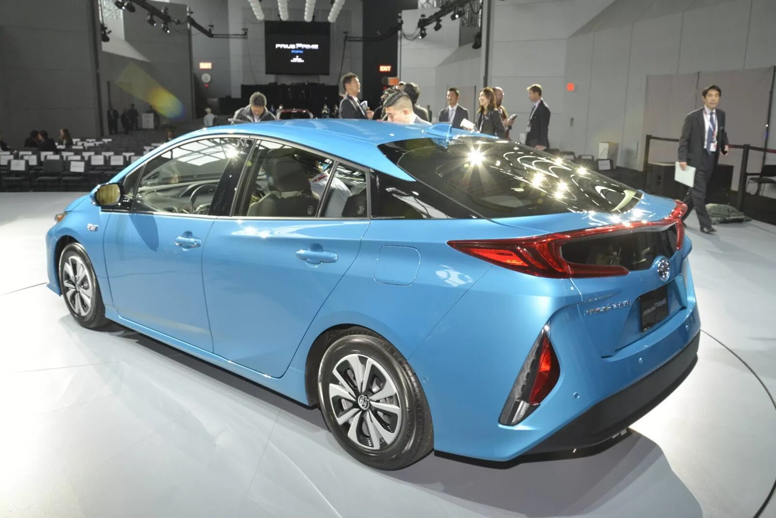 Toyota Prius 2017. Тойота Приус гибрид новая. Новая Toyota Prius Prime. Приус Прайм 2017. Тойота гибрид новый