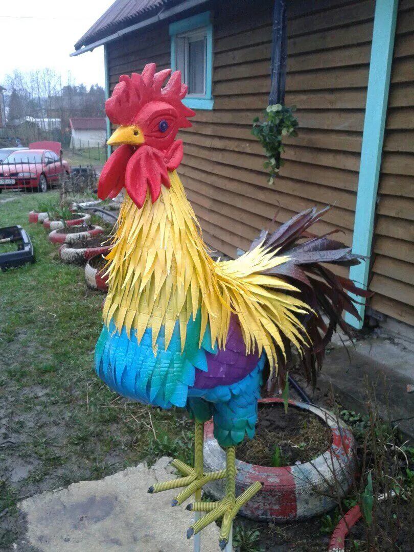 Украшения для сада из пластиковых бутылок. Дачные поделки своими руками. Украшения для сада из бутылок. Украшения для сада своими руками. Поделки для сада.