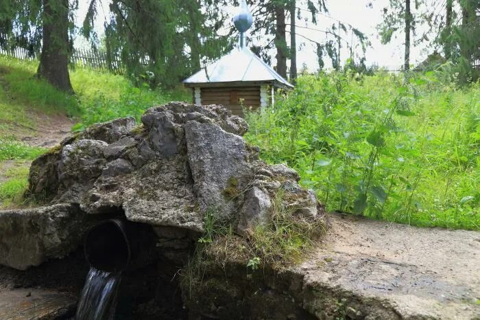 Ключи никольское. Никольский Родник Ныроб. Никольский Родник Пермский край. Ныроб Пермский край Никольский Родник и часовня.