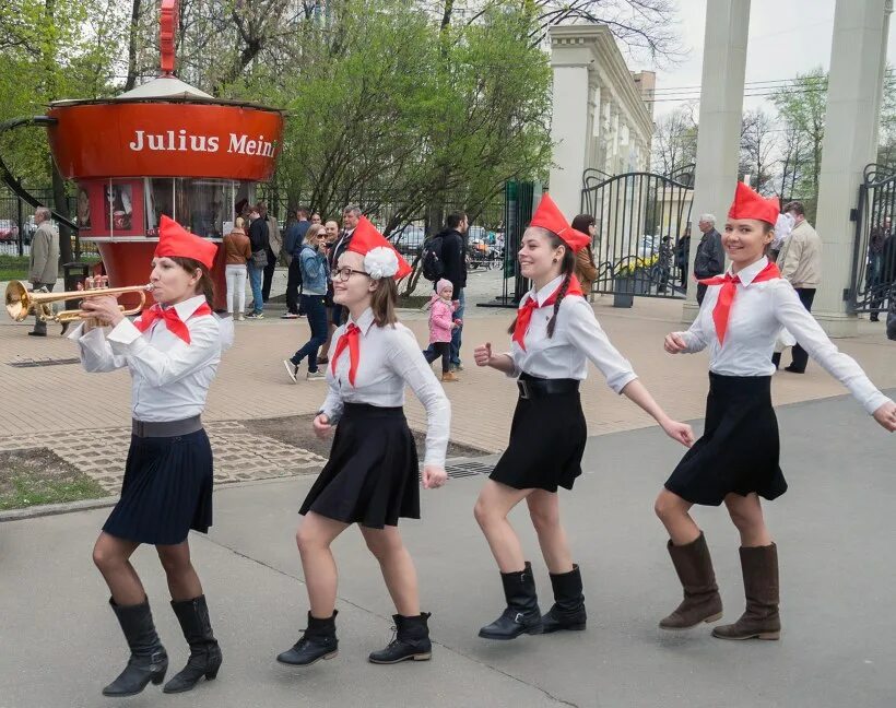 сегодня праздник у ребят сегодня пионерия