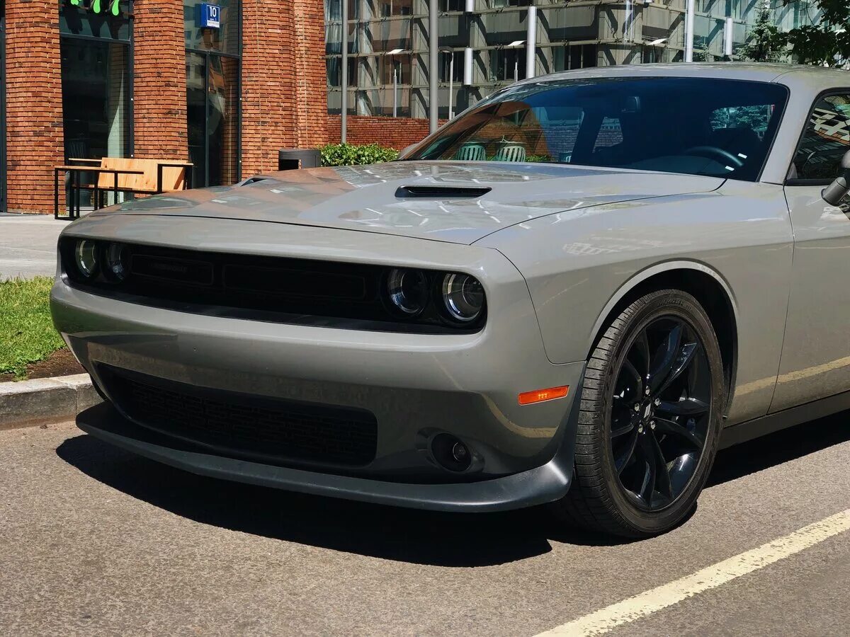 Додж сколько лошадей. Dodge Challenger 2018. Додж Челленджер 3. Додж Челленджер 3.6. Машина Додж Челленджер 2018.