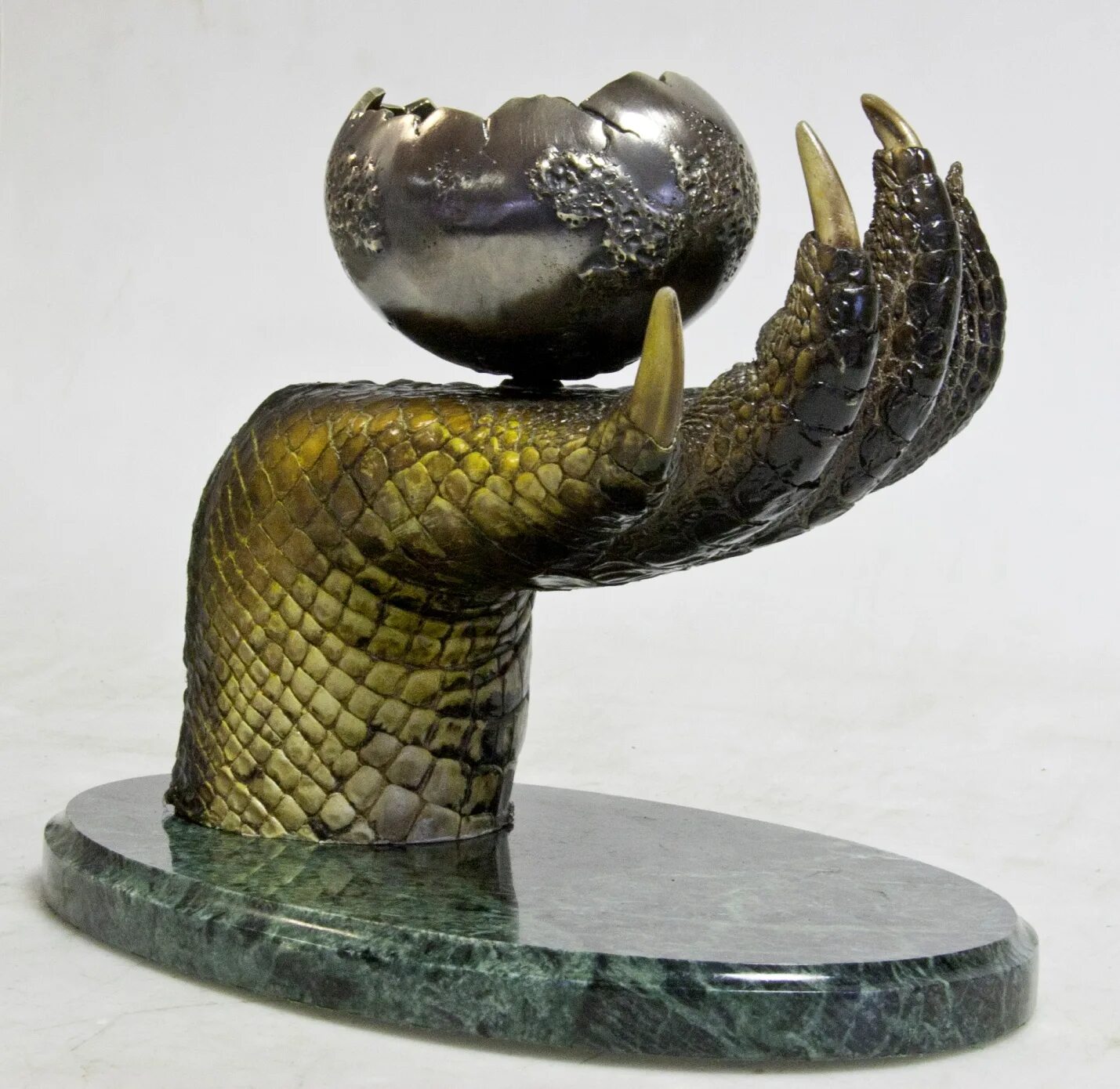 сокол на камне бронзовый. статуэтка бык e213503. статуэтка бык бронзовый миниатюрный валберис. пепельница бронза. сувенир киса воробьянинов.