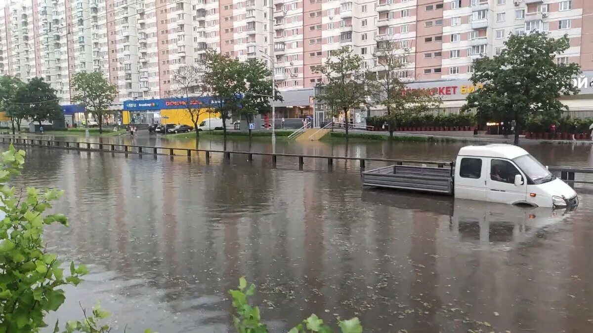 Где затопило город. Потоп в Москве 28 июня 2021. Ливень в Москве 28 06 2021. Наводнение в Москве 2021. Потоп в Москве 2021.