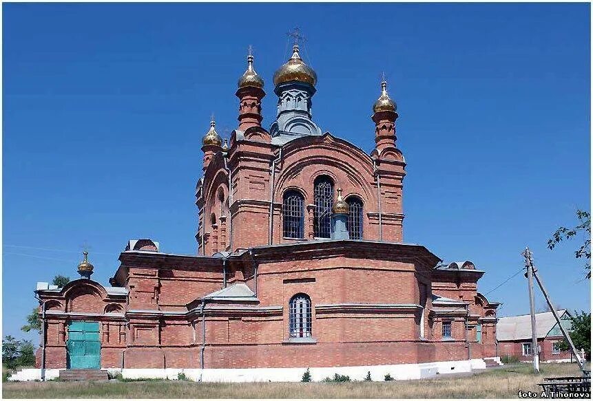 Сальск село. Церковь Сандата Сальский район. Церковь Георгия Победоносца (Сандата). Сандата Сальский район Ростовская область. Храм в с Сандата Сальского района Ростовской области.