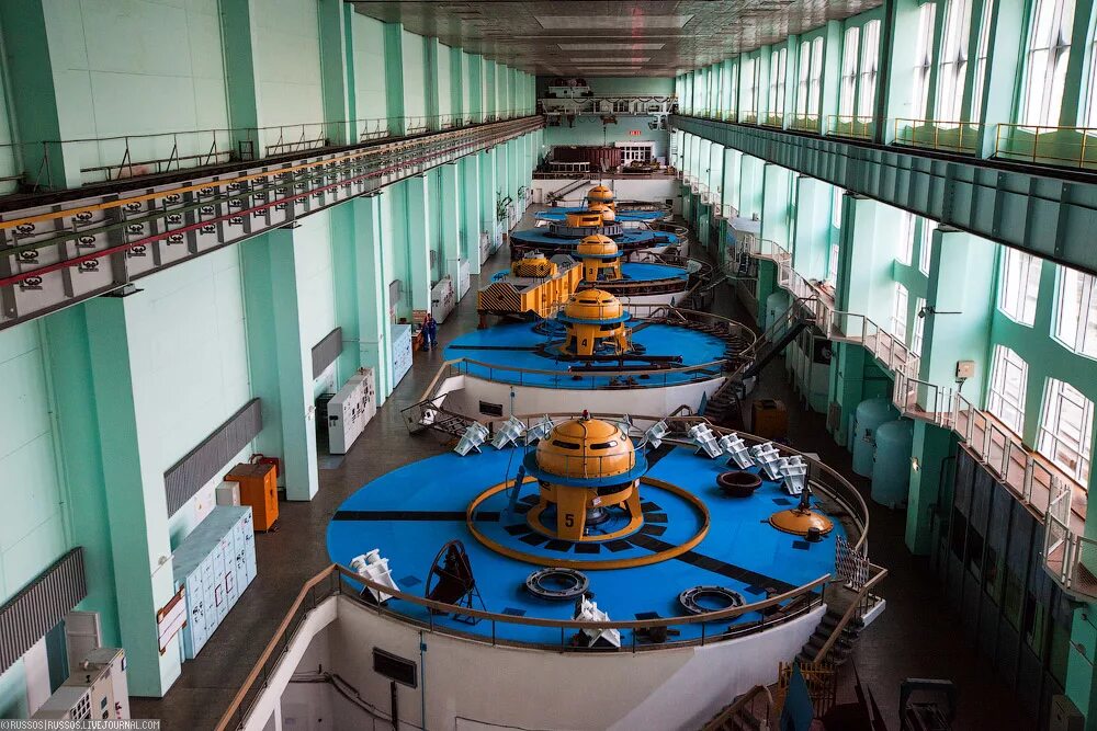 Нижне-свирская гэс машинный зал. Гэс 2 пространство. Зейская гэс турбина. Камская гэс внутри. Саяно-шушенская гэс внутри.