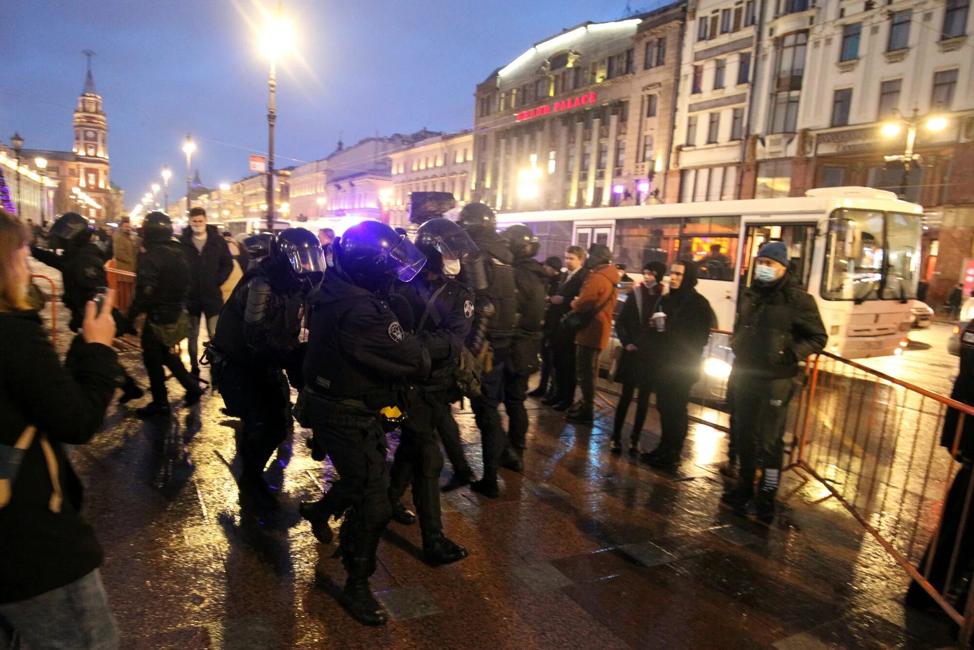 Сегодняшнее фото. Протесты в Петербурге 23 января. Питер Невский 23 января. Митинг СПБ Невский. Петербург Невский проспект протесты 23 января.