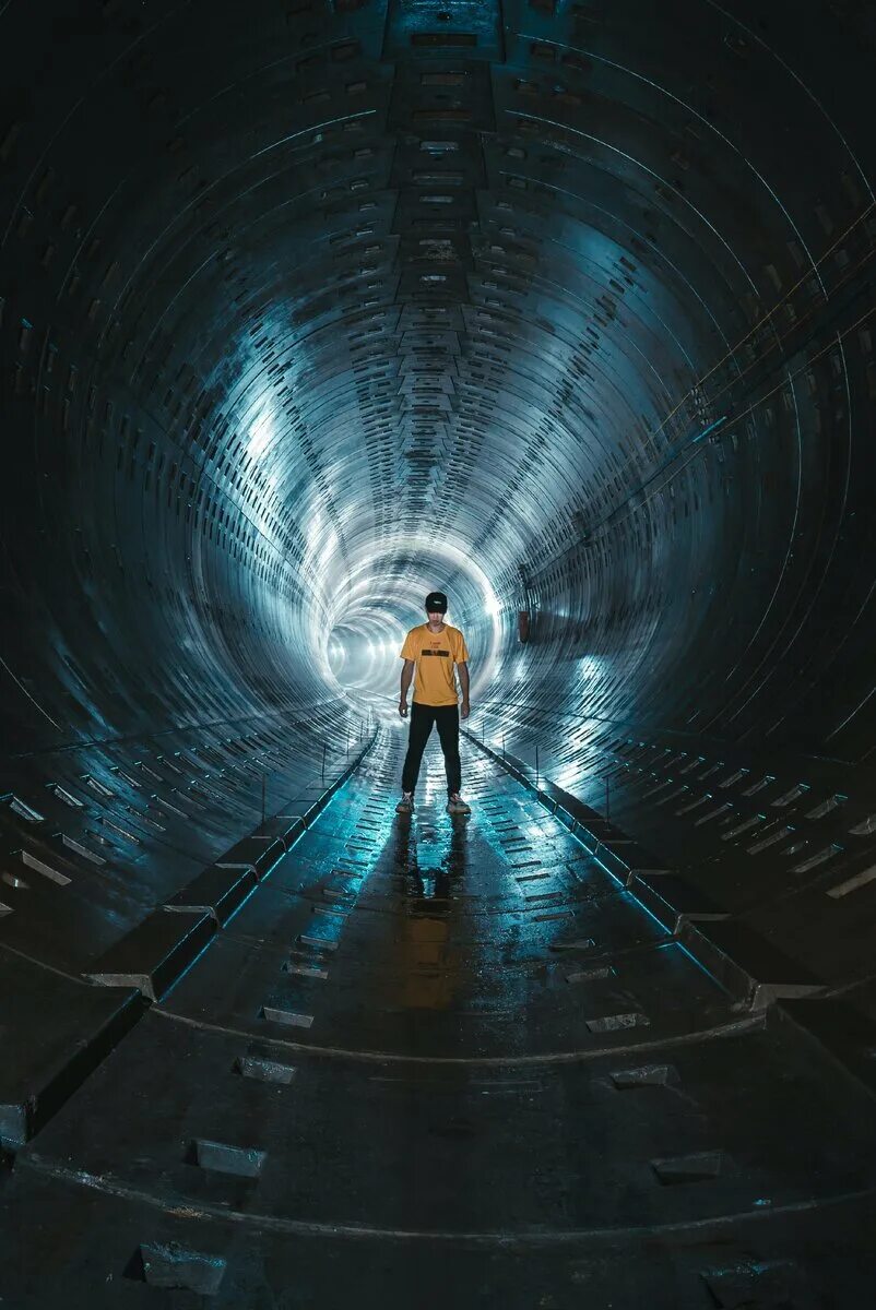 Человек в туннеле