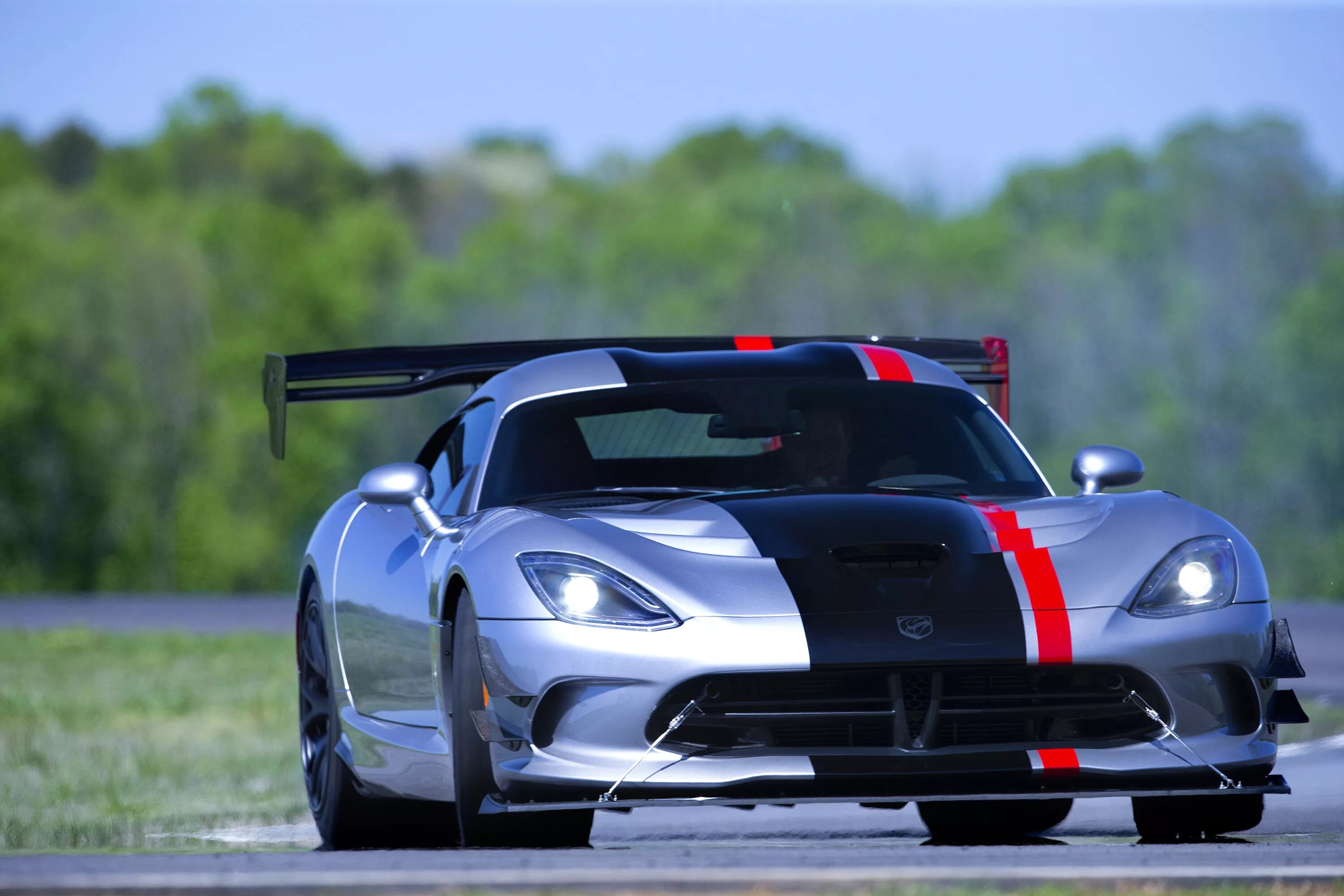 Спорт тачки. Dodge Viper 2016. Dodge Viper ACR 2016. Dodge Viper 2016 Racing. Додж Вайпер 2016.