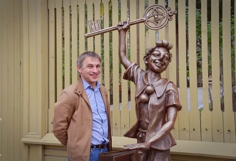 Съемки буратино. Приключения буратино фильм 1975 кинопробы. Леонид нечаев на съемочной площадке. Приключения буратино кадры со съемок. Режиссер буратино 1975.