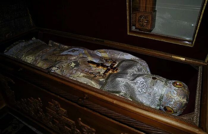 Нетленные мощи православных святых. Мощи преподобного сергия радонежского. Нетленные мощи киево печерских. Мумия в храме святителя николая бари. Великомученица евфимия всехвальная мощи.