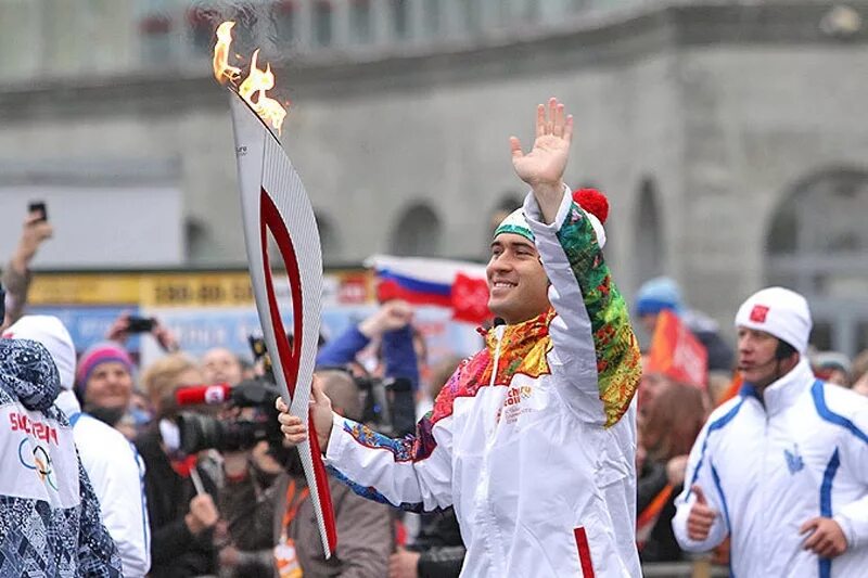 олимпийский факел сочи 2014. олимпийский огонь 2014 года. факел олимпийского огня 2014. олимпийский огонь 2014 года. олимпийский огонь 2014 года.